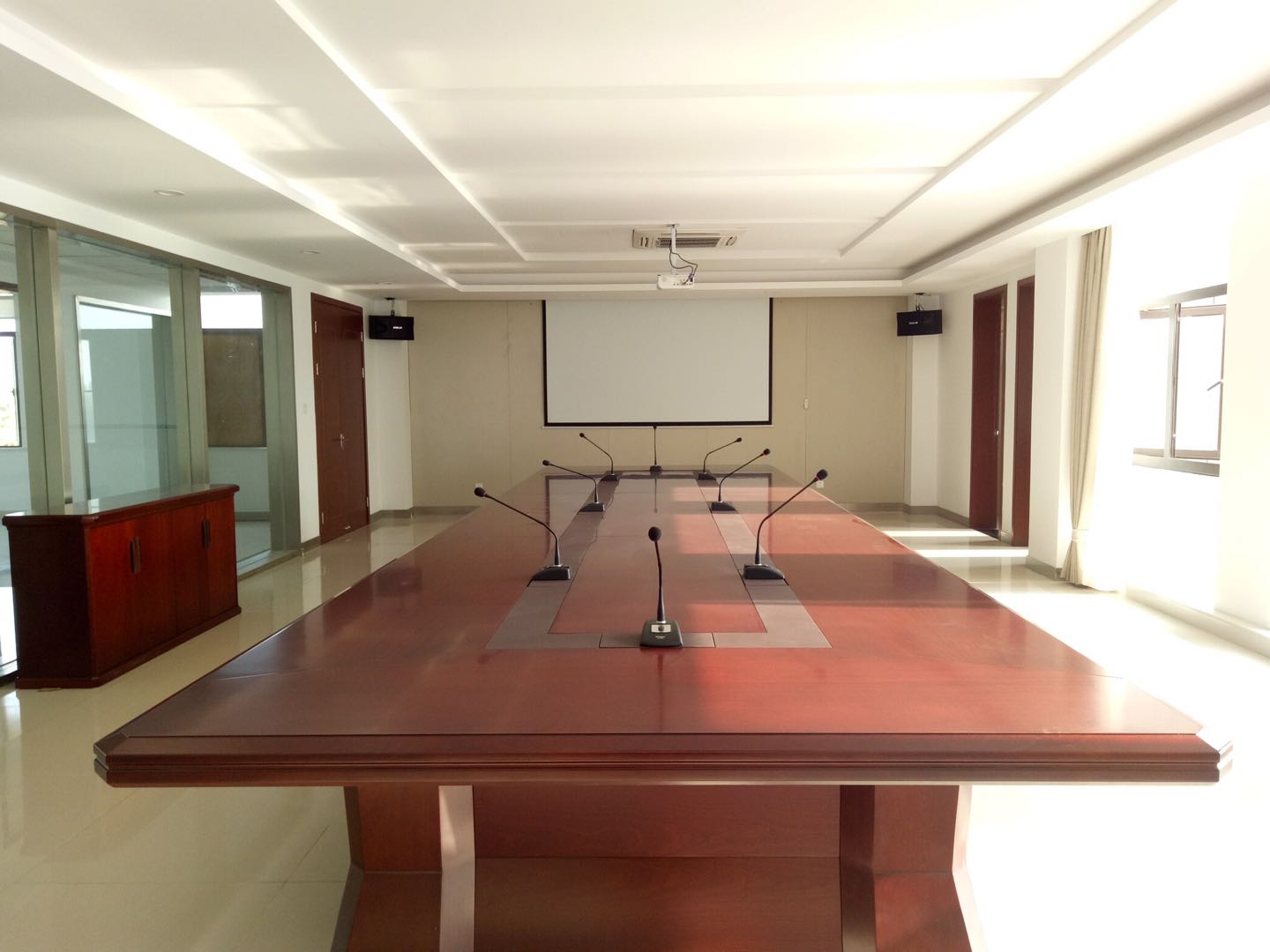 江蘇昆騰機(jī)房、監(jiān)控、會(huì)議室項(xiàng)目